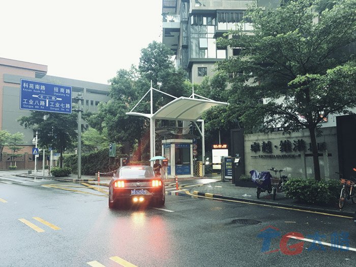 深圳南山卓越維港出入口雨棚膜結(jié)構(gòu)